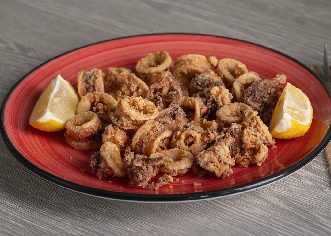 Gebratene Calamares mit Zitrone